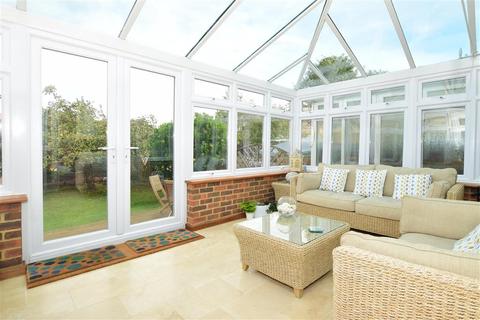 42 Lincoln Close, Erith, DA8 2EB