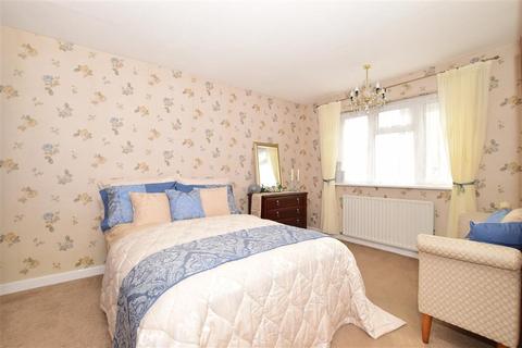 42 Lincoln Close, Erith, DA8 2EB