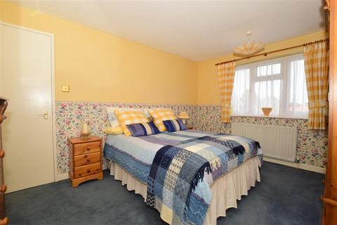 42 Lincoln Close, Erith, DA8 2EB