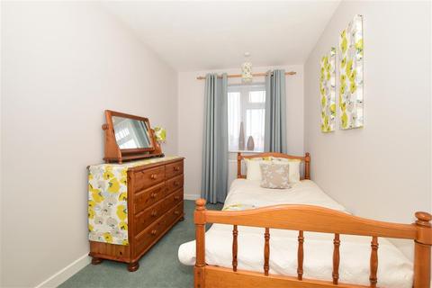 42 Lincoln Close, Erith, DA8 2EB