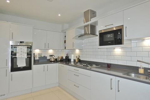 8 Mimosa Close, Epsom, KT17 3FF