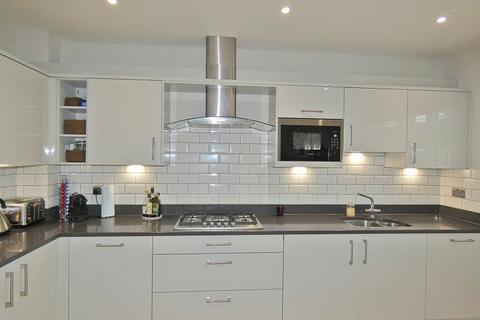 8 Mimosa Close, Epsom, KT17 3FF