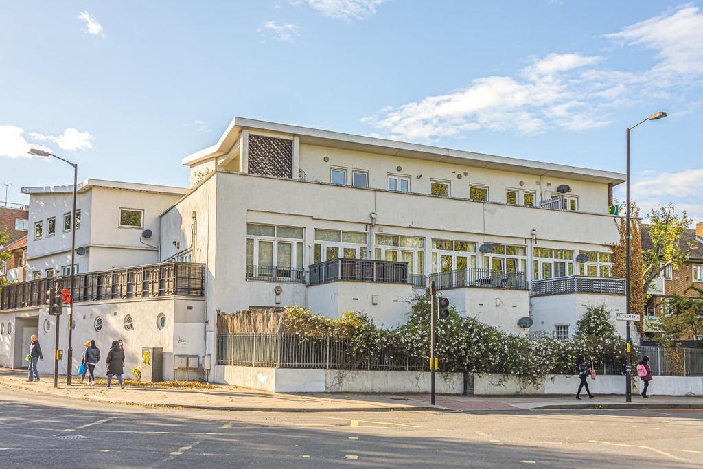 East Dulwich Road, Peckham Rye 2 bed flat £450,000
