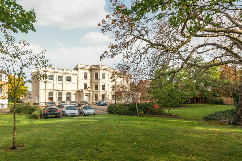 23 Cedars Close S...