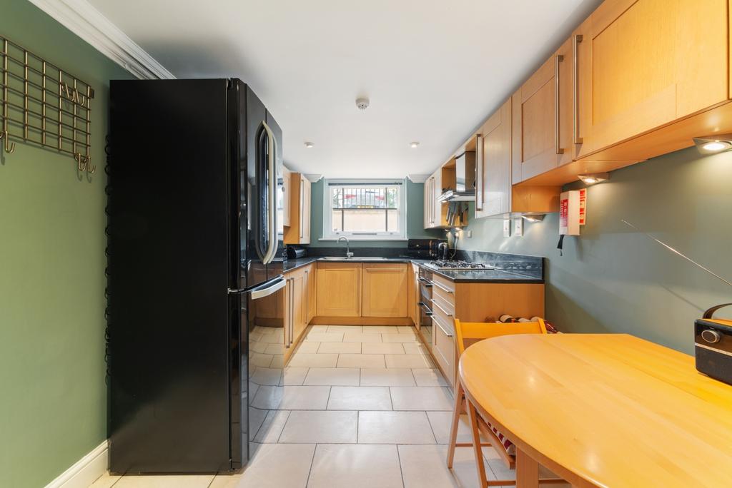 23 Cedars Close S...