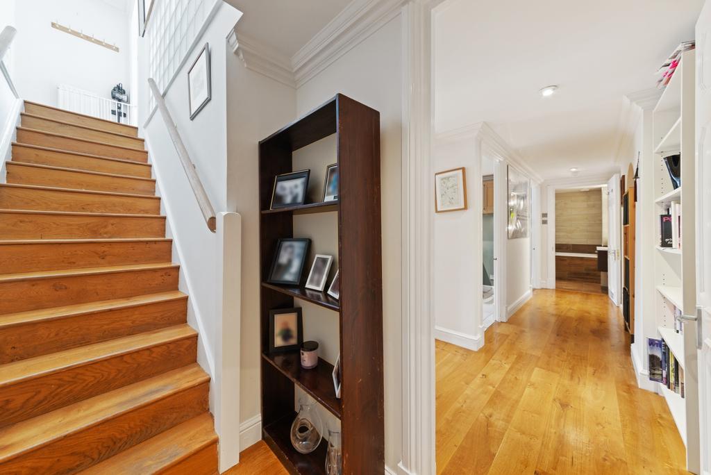 23 Cedars Close S...