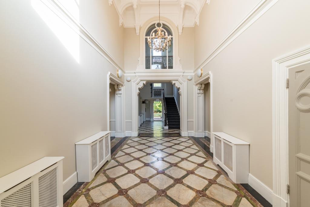 23 Cedars Close S...