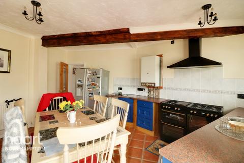 10 Sandhills Close, Northampton, NN2 8EB
