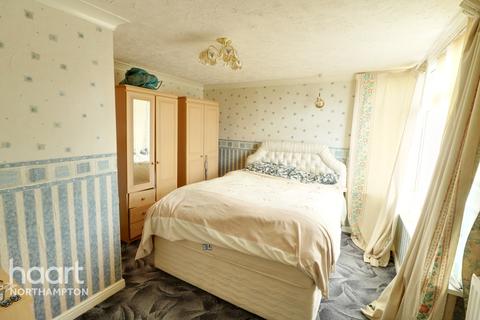 10 Sandhills Close, Northampton, NN2 8EB