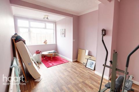 10 Sandhills Close, Northampton, NN2 8EB