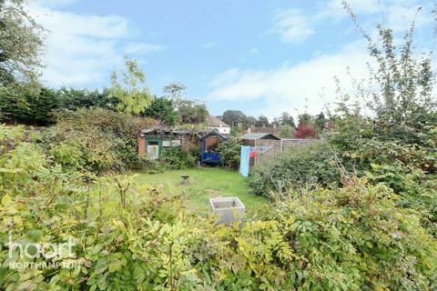 10 Sandhills Close, Northampton, NN2 8EB