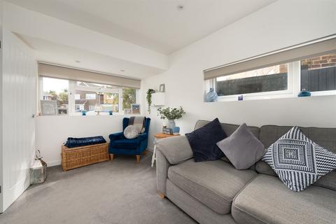 11 Darenth Close, Herne Bay, CT6 7EX