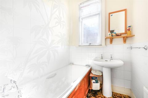 12 Salisbury Road, Richmond, TW9 2JB