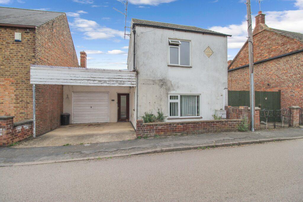 Chapel Street, Crowland, Peterborough,PE6 0AR 2 bed detached house £150,000