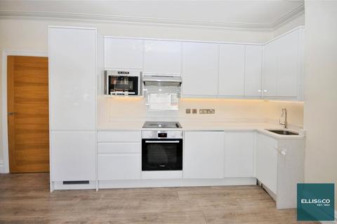 undefined, High Road, North Finchley, N12