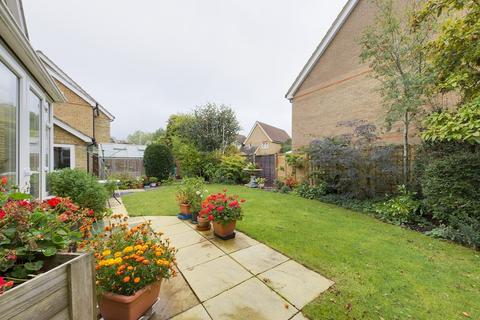 12 Blythe Way, Highfields Caldecote, Cambridge, CB23 7NR