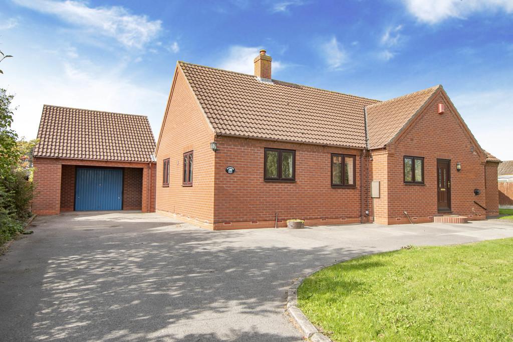 Dunham Road, Laneham, Retford 2 bed detached bungalow £275,000