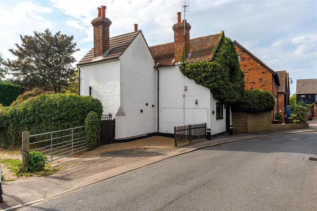 Chestnut Cottage, Colonels Lane... 3 bed detached house £350,000