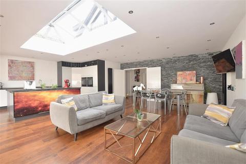 48 Bankside, Brighton, BN1 5GN