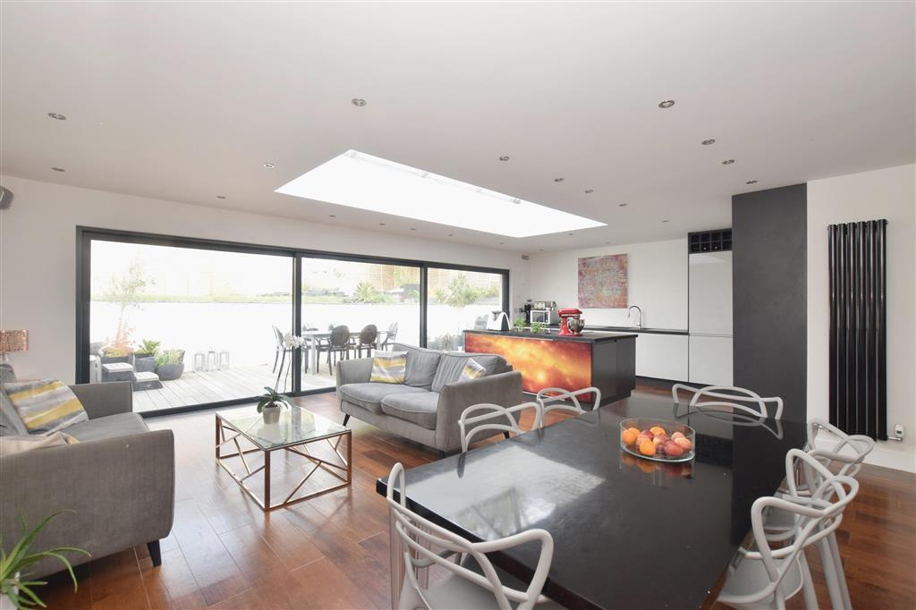 Living Room/ Kitchen Area