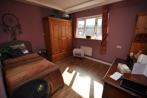 15 Unwin Crescent, Penistone, Sheffield, S36 6EG