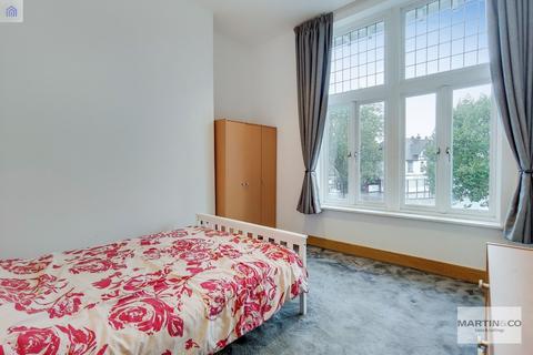 Flat 3, 1b Brighton Road, South Croydon, CR2 6EA