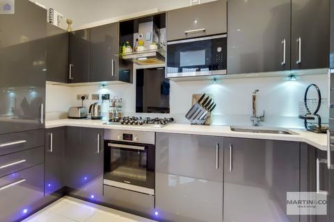 Flat 3, 1b Brighton Road, South Croydon, CR2 6EA