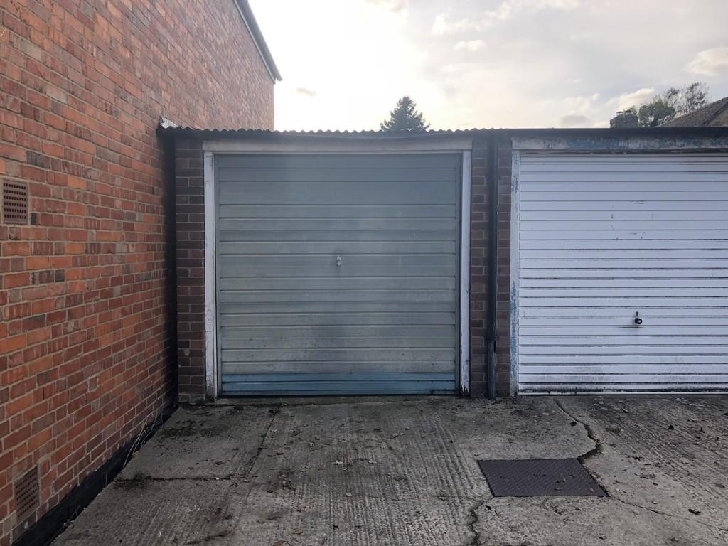 Elm Tree Close, Littlemore Garage £90 pcm (£21 pw)