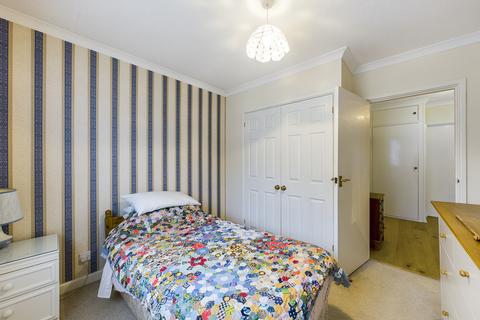 10 Fay Road, Horsham, RH12 2LG