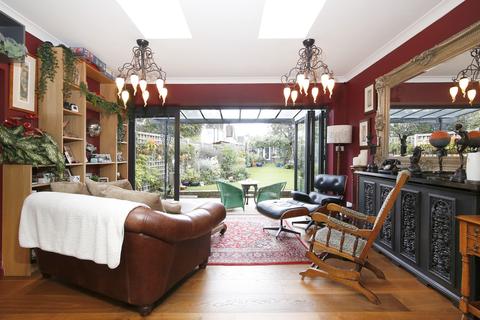 49 Whinyates Road, London, SE9 6NL
