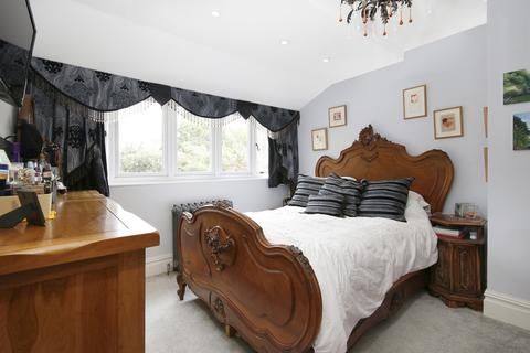 49 Whinyates Road, London, SE9 6NL