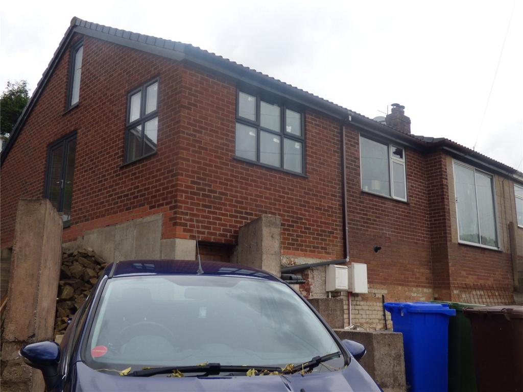 Richmond Crescent, Mossley, AshtonunderLyne, OL5 2 bed bungalow £
