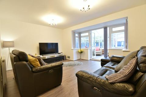 21 Amberlands, Stretton, Burton-on-trent, DE13 0PE