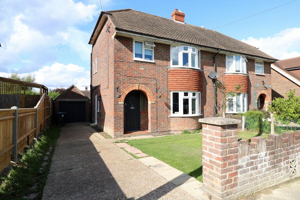 Dellney Avenue, Haywards Heath, RH16 3 bed house £415,000
