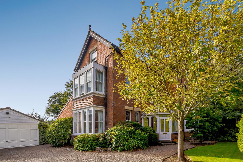 Chase View Road, RossonWye 5 bed detached house £800,000