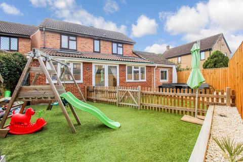 45 Lineacre Close, Grange Park, Swindon, SN5 6DB