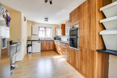 45 Lineacre Close, Grange Park, Swindon, SN5 6DB