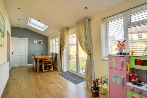 45 Lineacre Close, Grange Park, Swindon, SN5 6DB