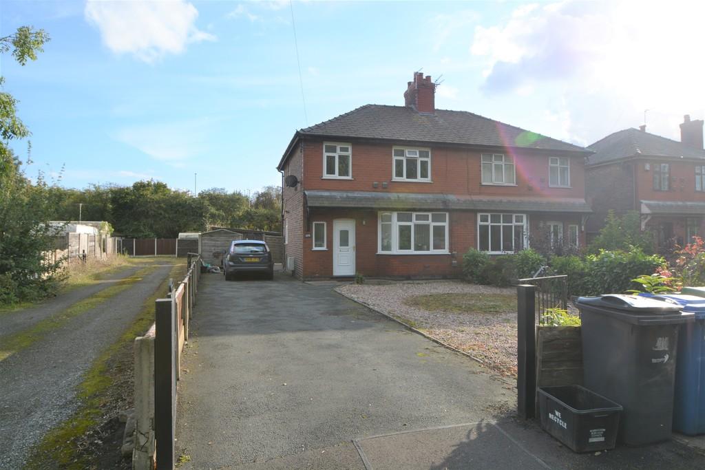 Manchester Road, Woolston, Warrington 3 bed semidetached house £825 pcm (£190 pw)