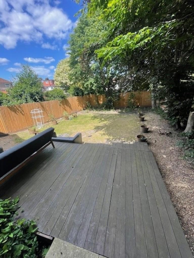 Crofton Park Road 1 bed apartment to rent £1,400 pcm (£323 pw)
