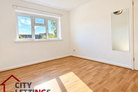 2 bedroom maisonette to rent, Loscoe Gardens, Carrington