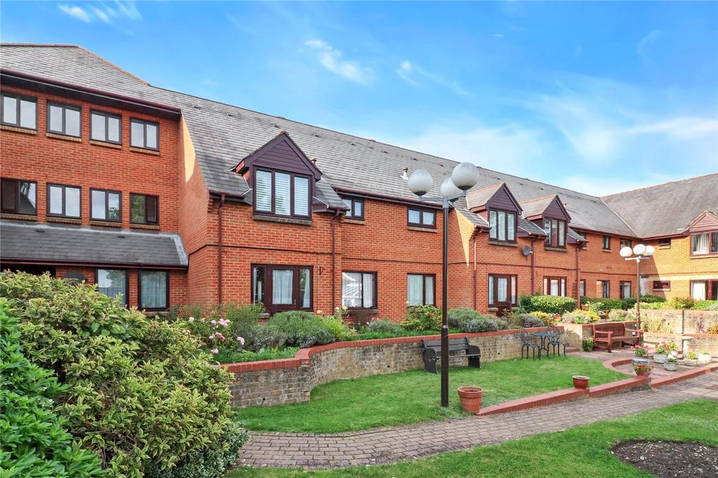 Breakspear Court, Abbots Langley... 2 bed flat £285,000