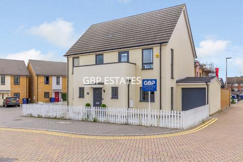 21 Courts Way, Aveley, South Ockendon, RM15 4DN