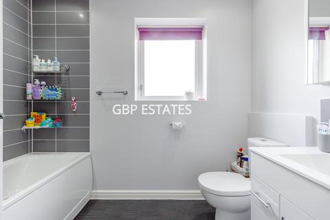 21 Courts Way, Aveley, South Ockendon, RM15 4DN
