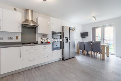 21 Courts Way, Aveley, South Ockendon, RM15 4DN