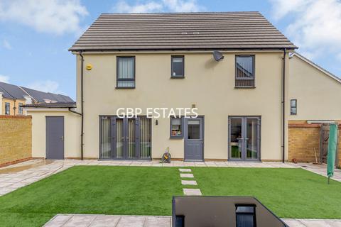 21 Courts Way, Aveley, South Ockendon, RM15 4DN