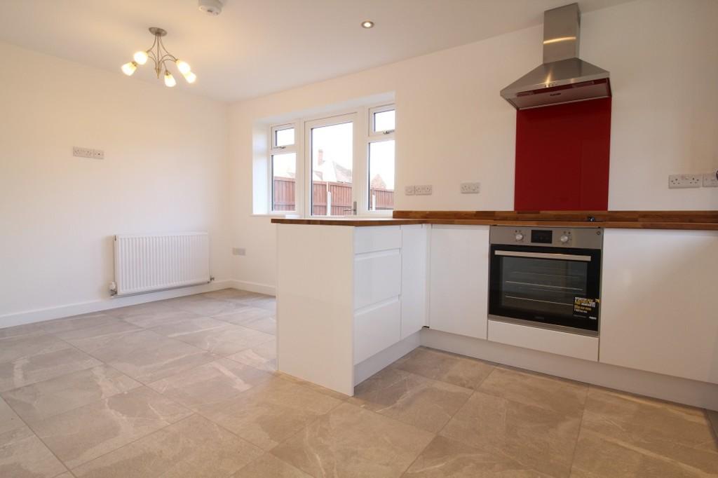 Jubilee Avenue, Donnington 3 bed detached house £850 pcm (£196 pw)