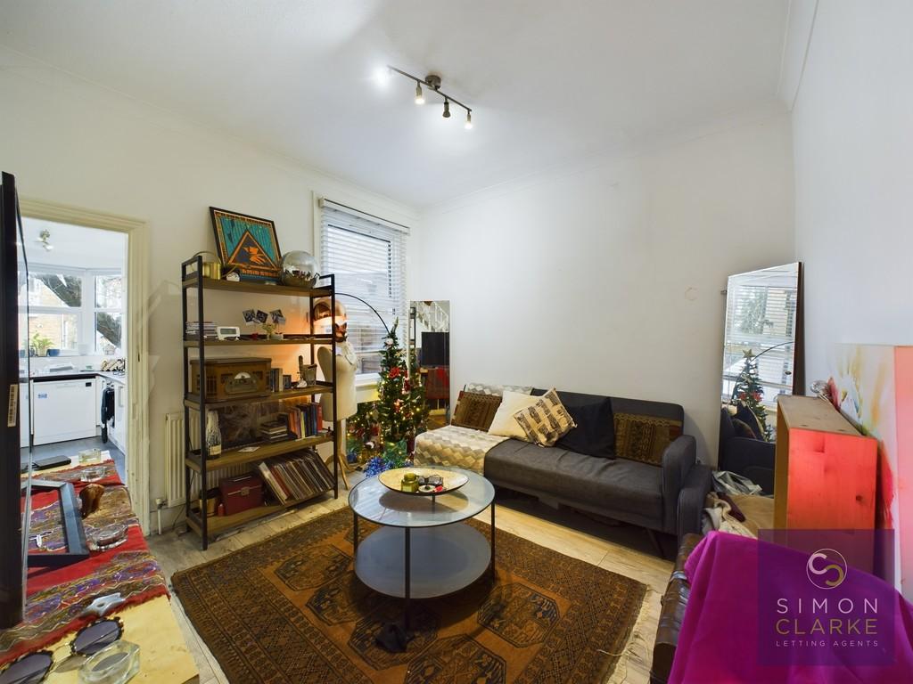 Graham Road, Tottenham, N15 4 bed terraced house £2,300 pcm (£531 pw)