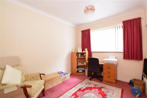 16 Grange Road, Romford, RM3 7DU