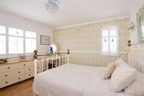 1 Bluemans End, North Weald, Epping, CM16 6HD